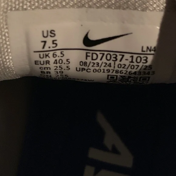 Nike Alpha Menace Pro 4 Premium Football Cleats